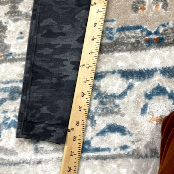 Spanx High Rise Camo Seamless Cropped Leggings Women's Size Small Black Gray - Picture 6 of 9